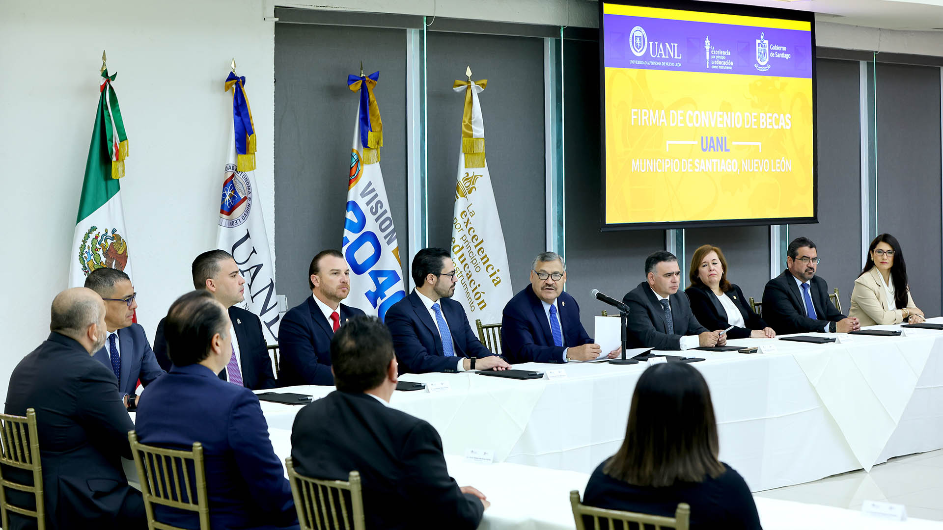 Firman convenio UANL y municipio de Santiago