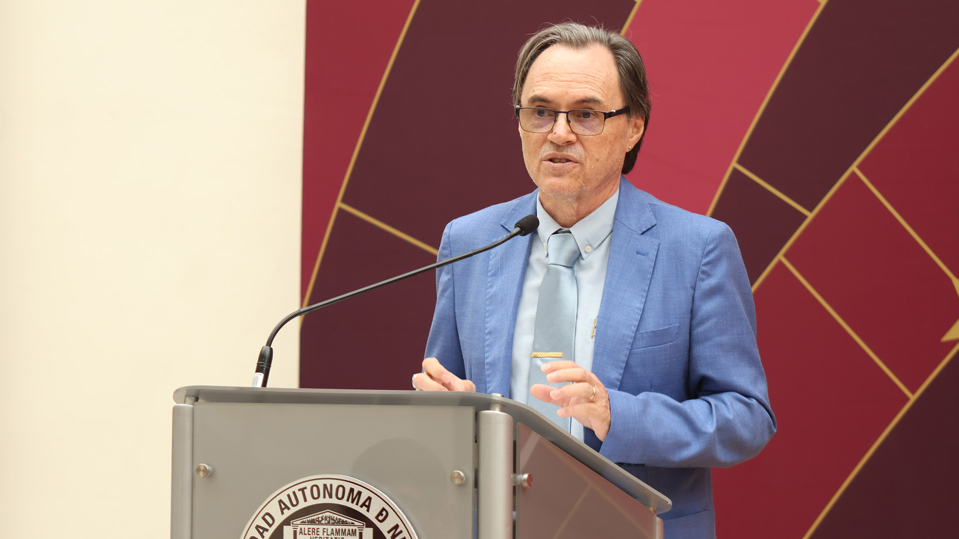 Analizan el universo histórico y literario de Juan Rulfo en la UANL