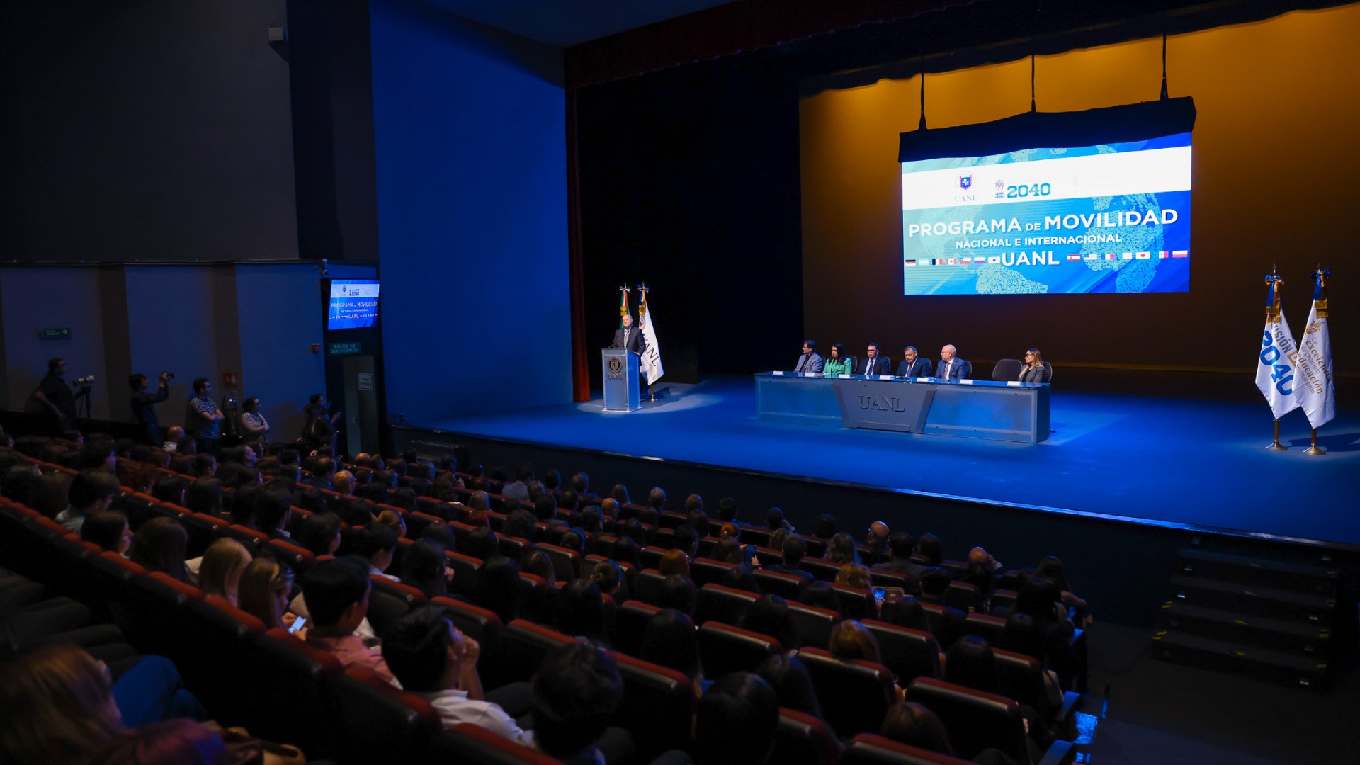 Parten 403 estudiantes a estancias nacionales y extranjeras