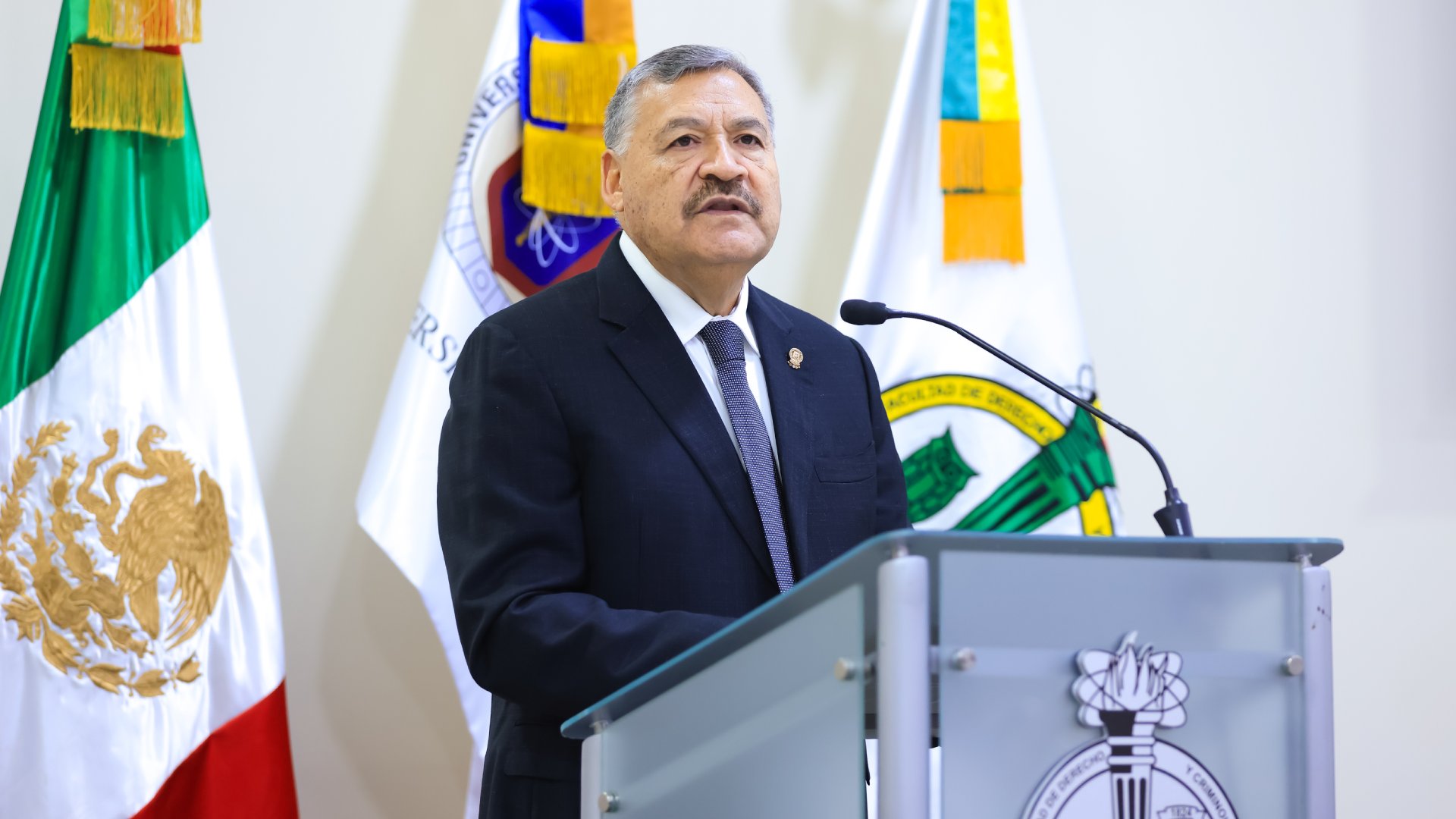 Reacreditan programa académico de Licenciatura en Derecho