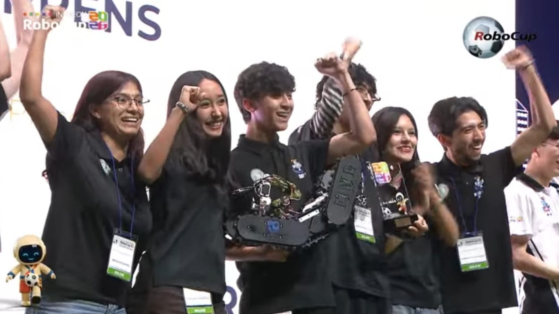 Delegación UANL campeona mundial de Robocup 2026 en Corea
