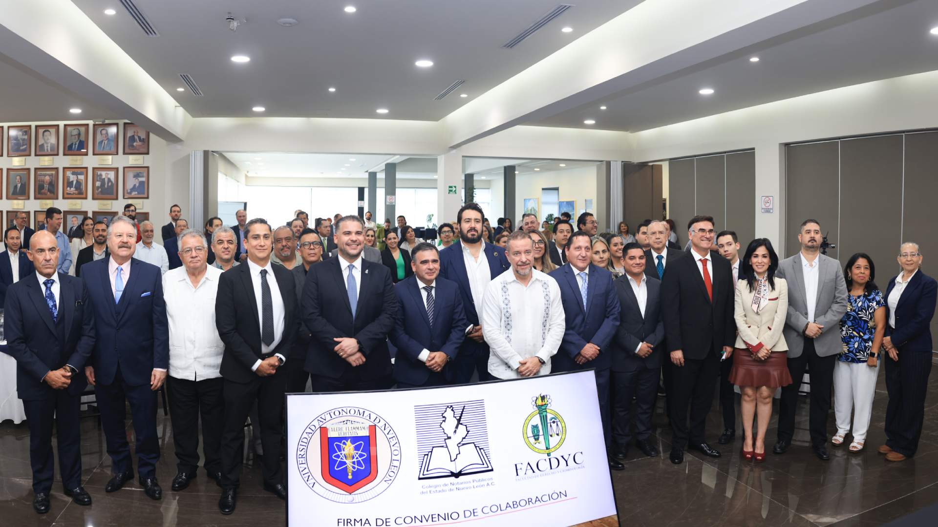 Firman convenio Facultad de Derecho y Colegio de Notarios Públicos