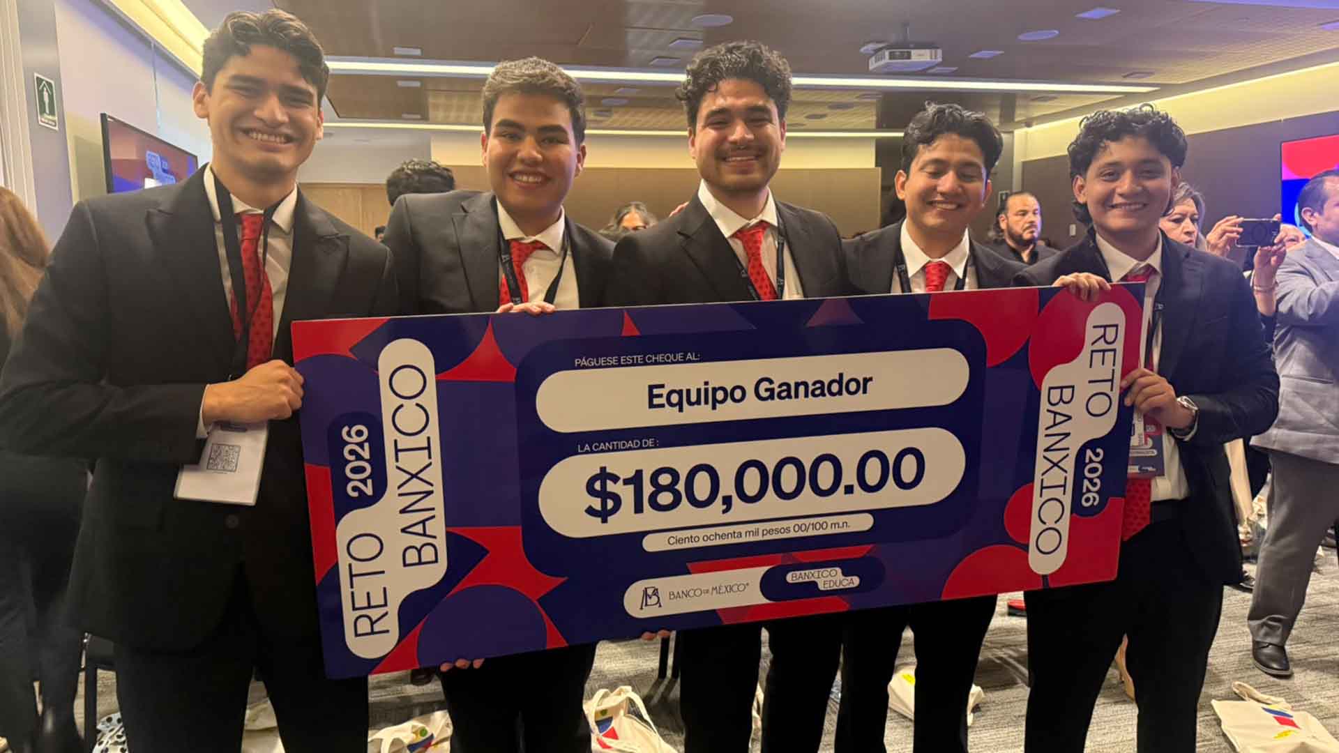 Equipo de Economía triunfa en Reto Banxico