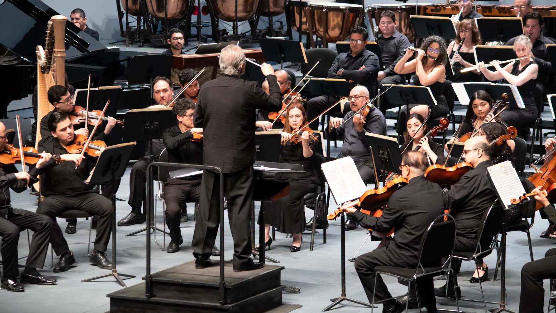 La última ovación para el decano de la OSUANL
