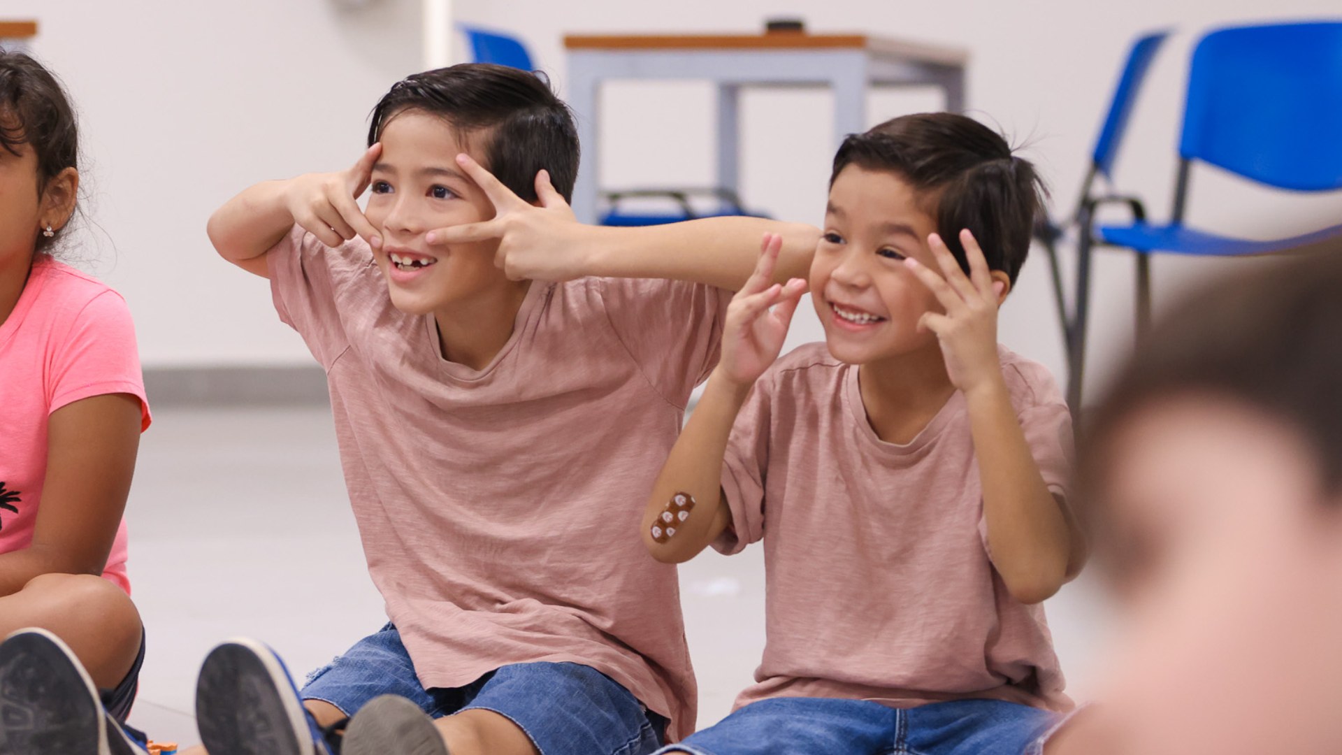 El arte como refugio: Transforman monstruos a través del juego infantil