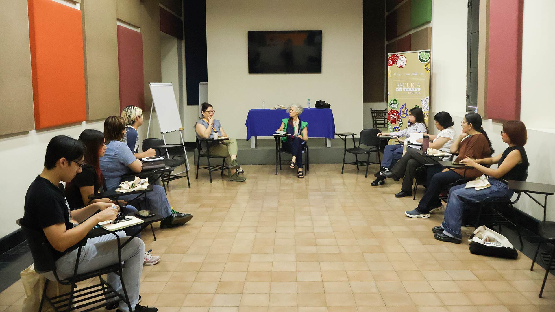 María Baranda explora el espacio poético en la Escuela de Verano UANL 2026