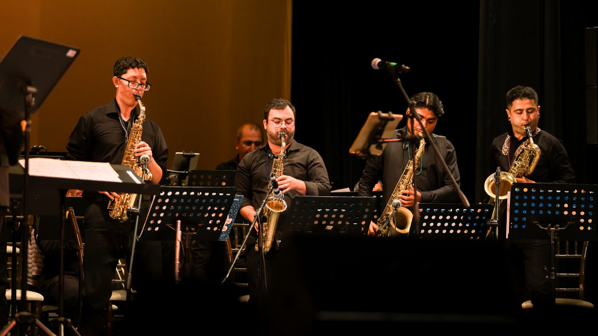 World Street Brass Band y Big Band de la UANL en concierto