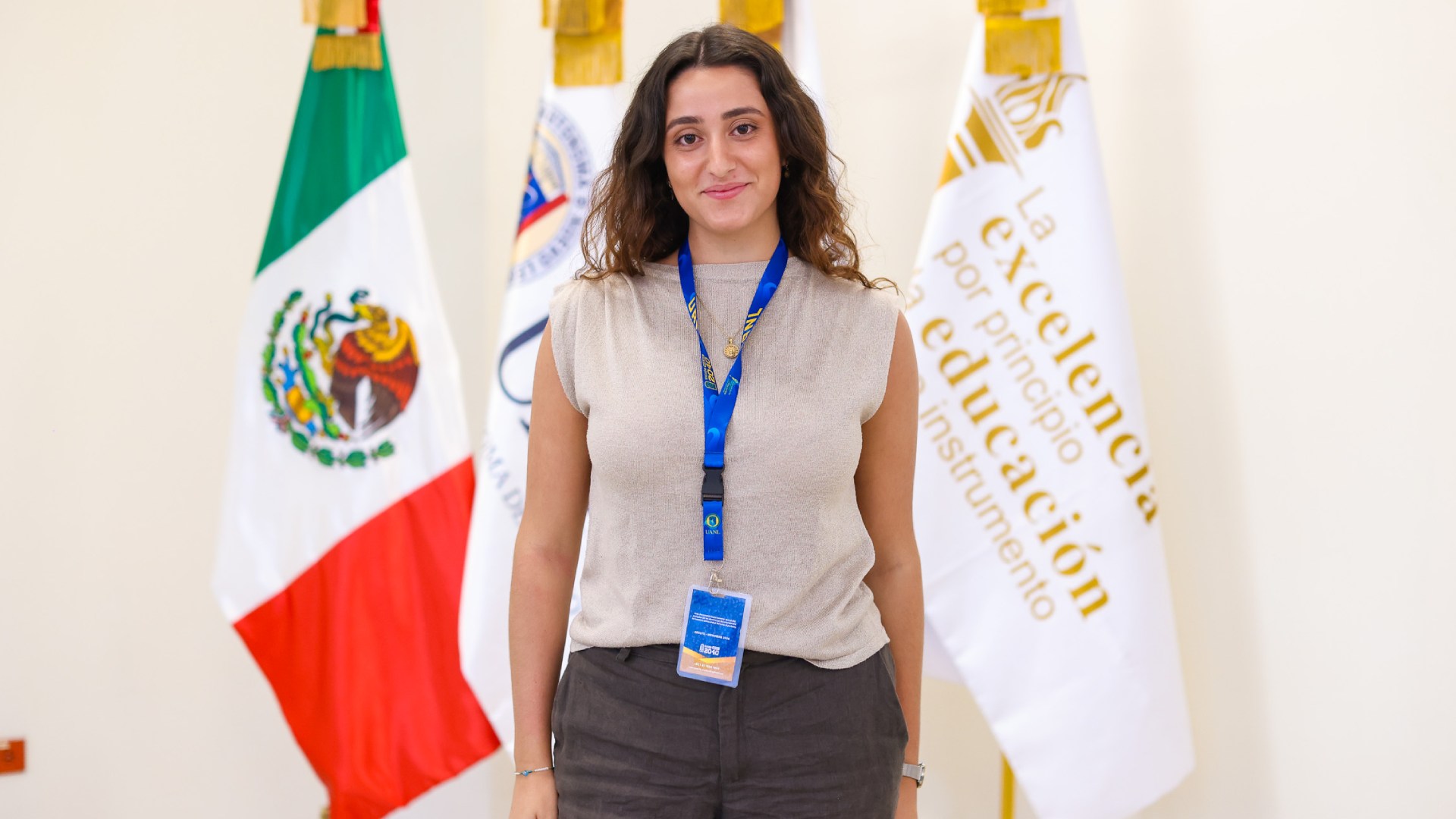 Arriban estudiantes nacionales y extranjeros a campus de la UANL