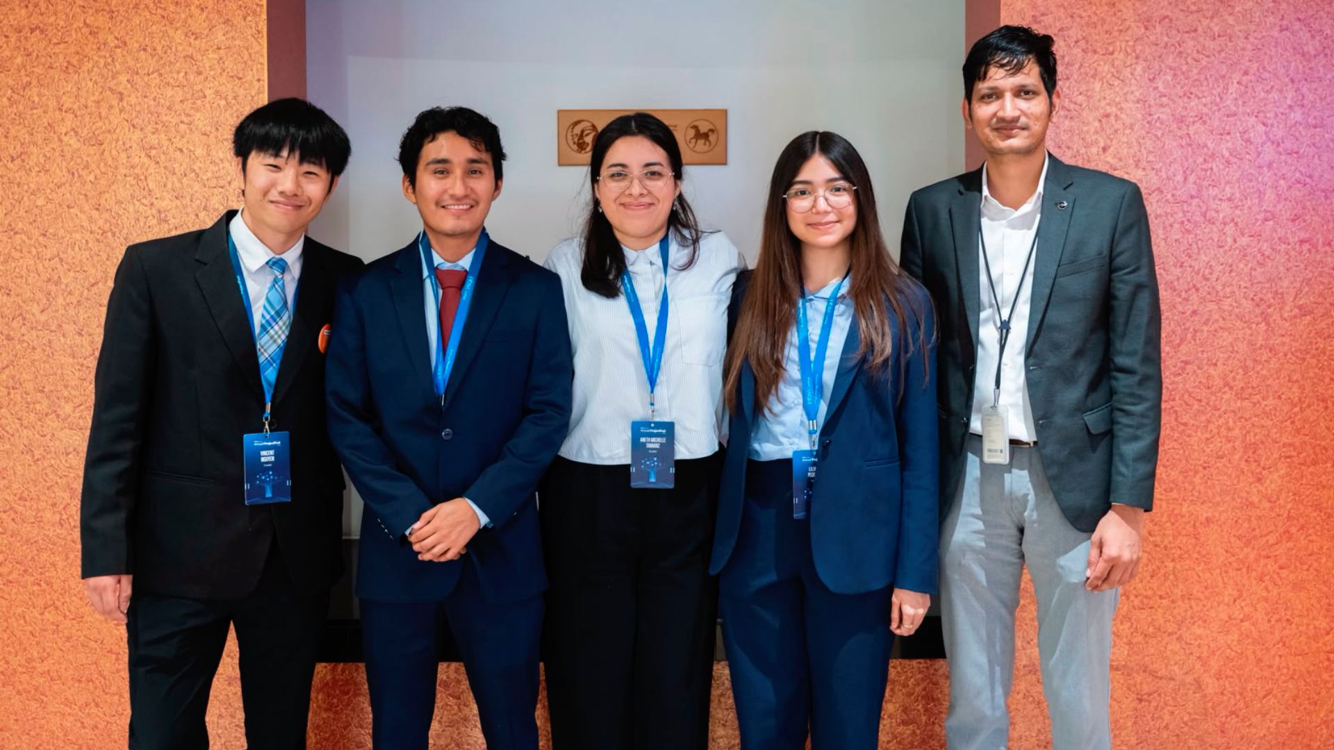 Conquista certamen tecnológico en la India