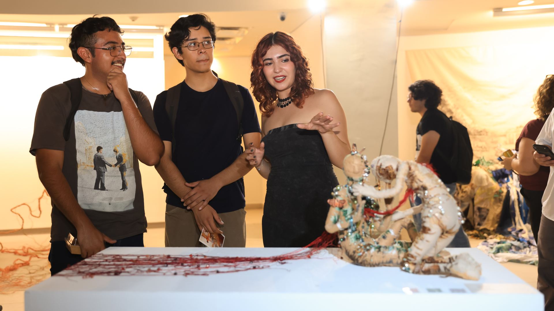 Entrelazan experiencia y juventud en “De un hilo”