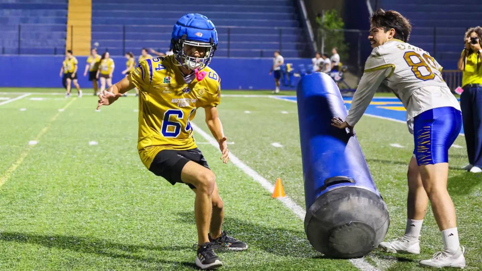 Refuerzan líderes estudiantiles identidad universitaria junto a Auténticos Tigres