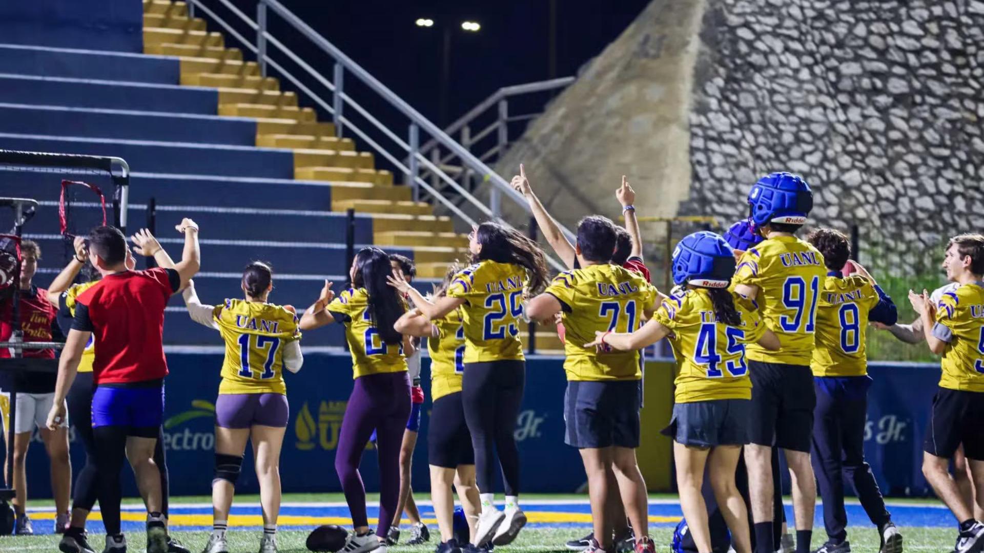 Refuerzan líderes estudiantiles identidad universitaria junto a Auténticos Tigres