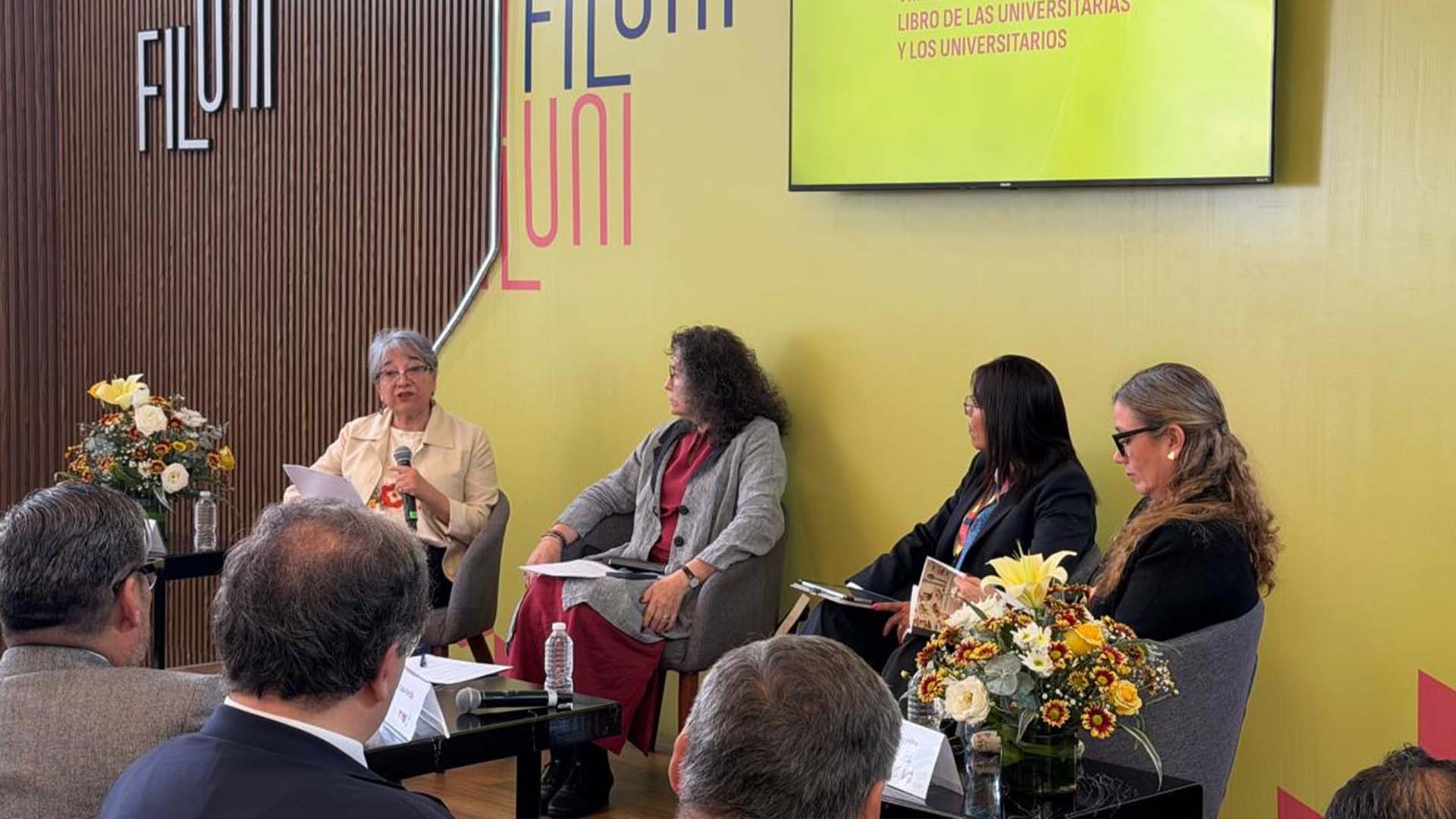Asiste Santos Guzmán a encuentro sobre edición universitaria