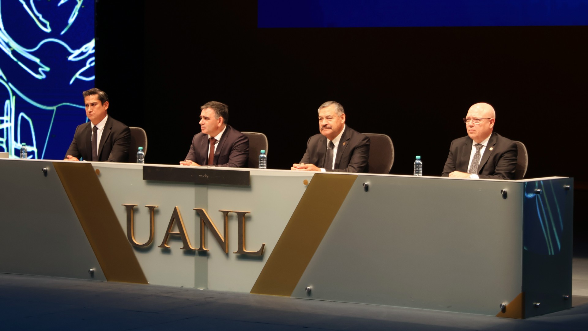 Reconoce UANL excelencia de 38 egresados