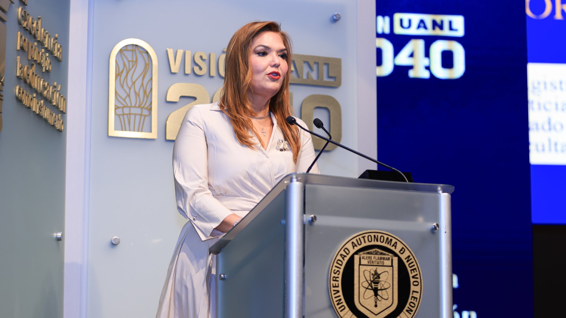 Reconoce UANL excelencia de 38 egresados