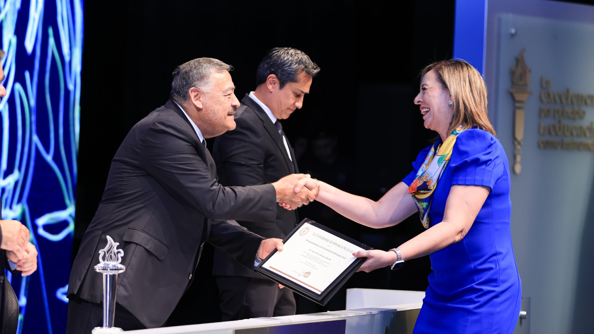 Reconoce UANL excelencia de 38 egresados