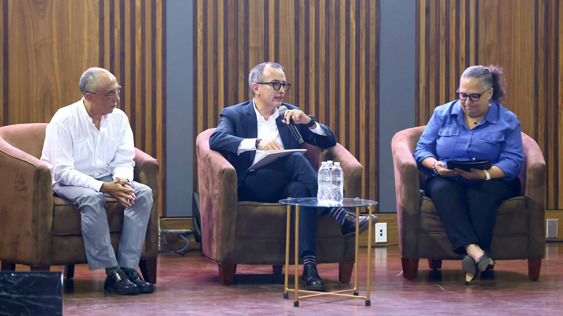 Analizan en UANL el impacto de los dispositivos digitales