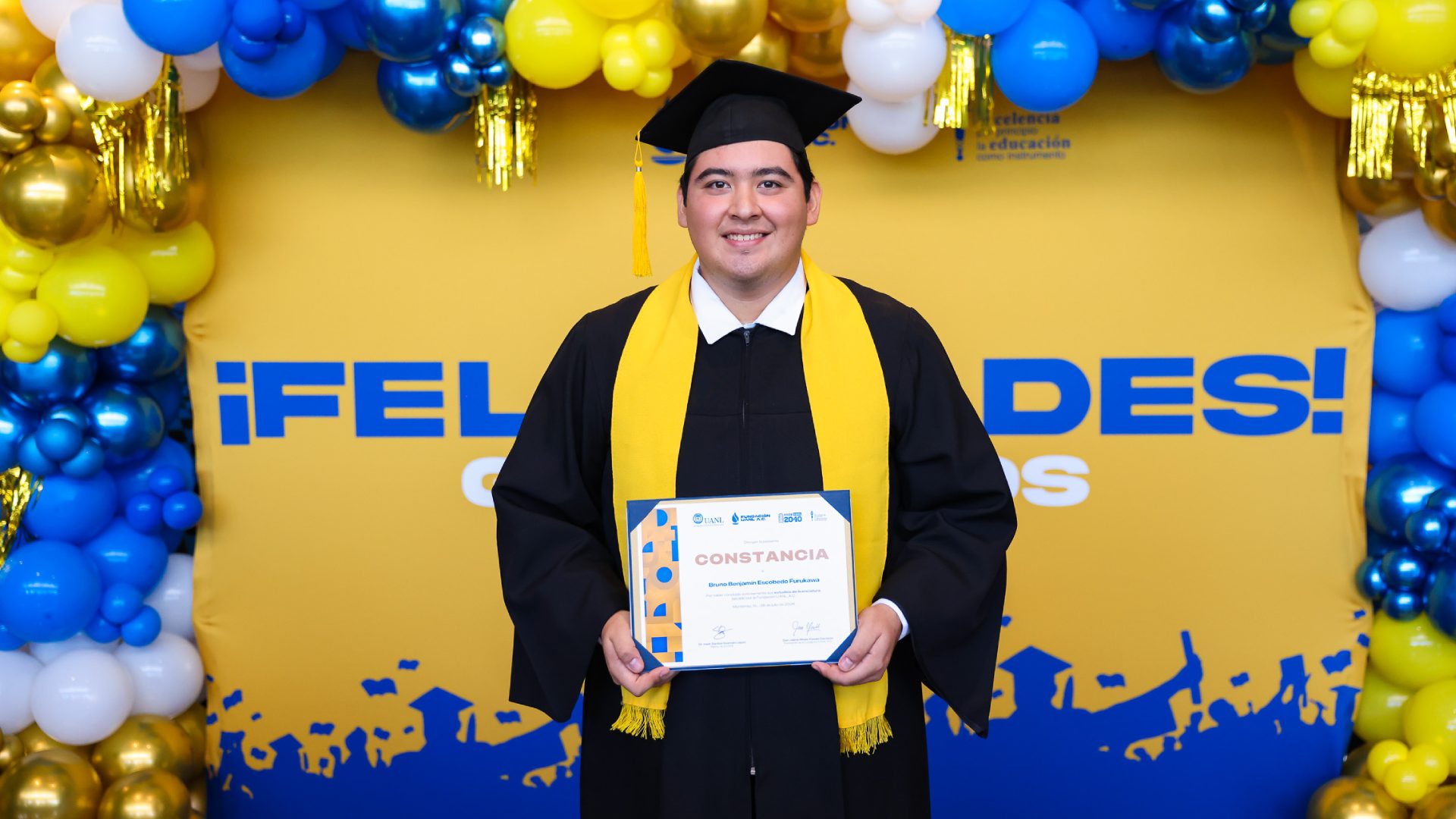 Concluyen su formación profesional apoyados por la Fundación UANL