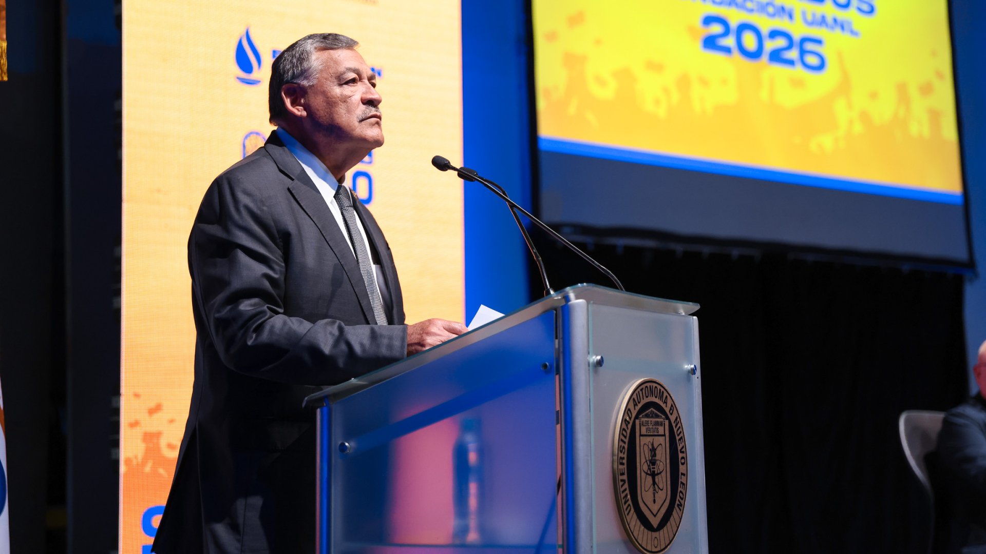 Concluyen su formación profesional apoyados por la Fundación UANL