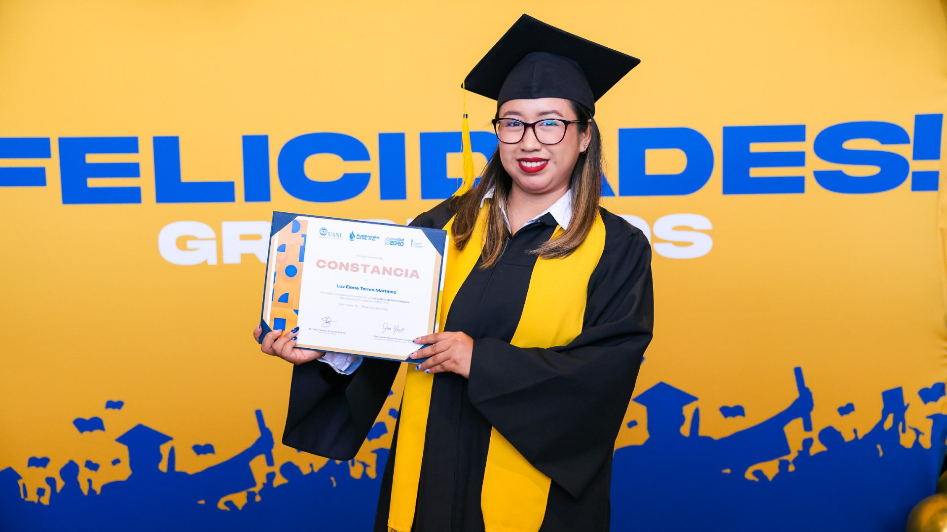 Concluyen su formación profesional apoyados por la Fundación UANL