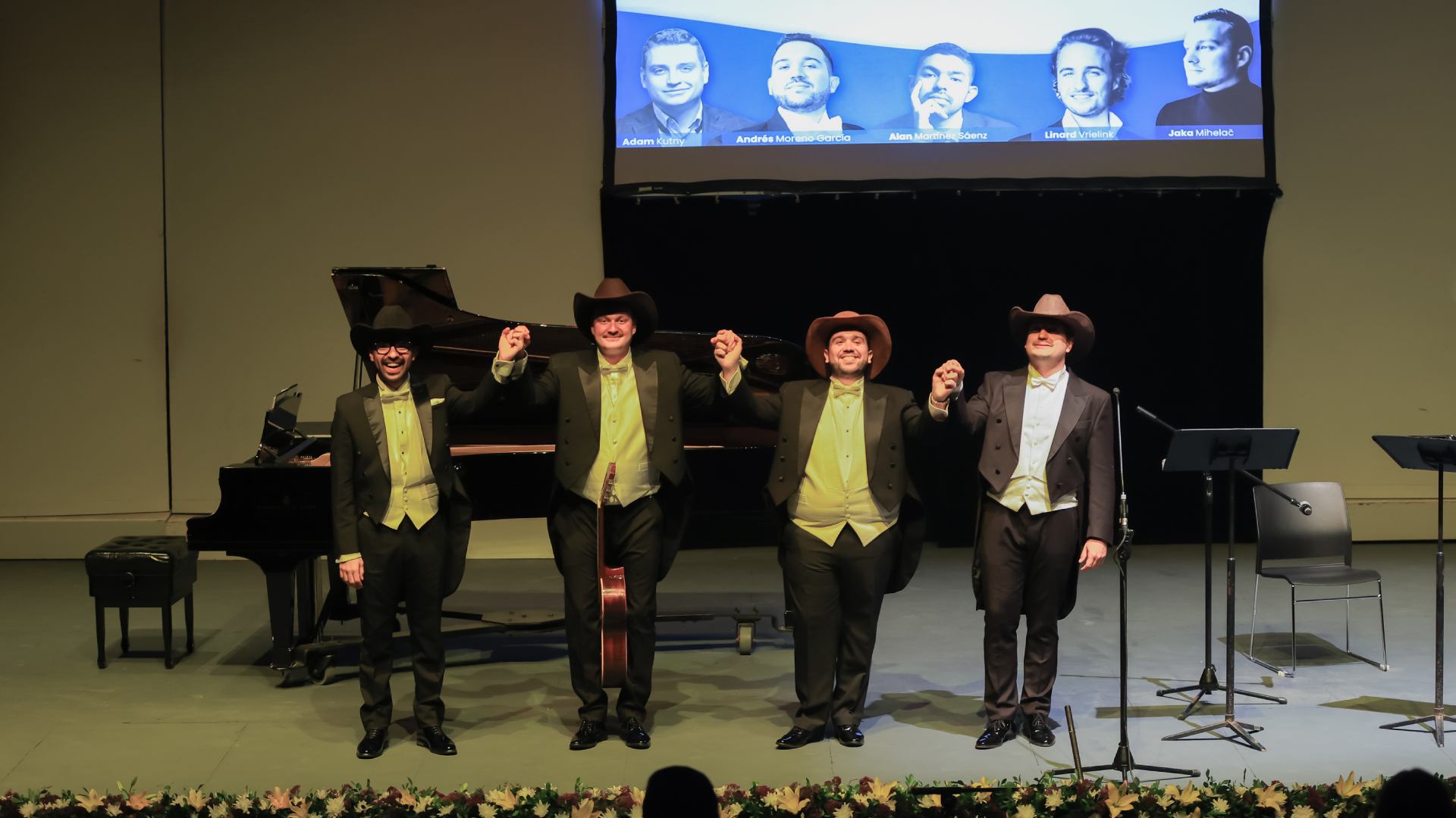 Voces de distintas latitudes cantan por el Hospital Universitario