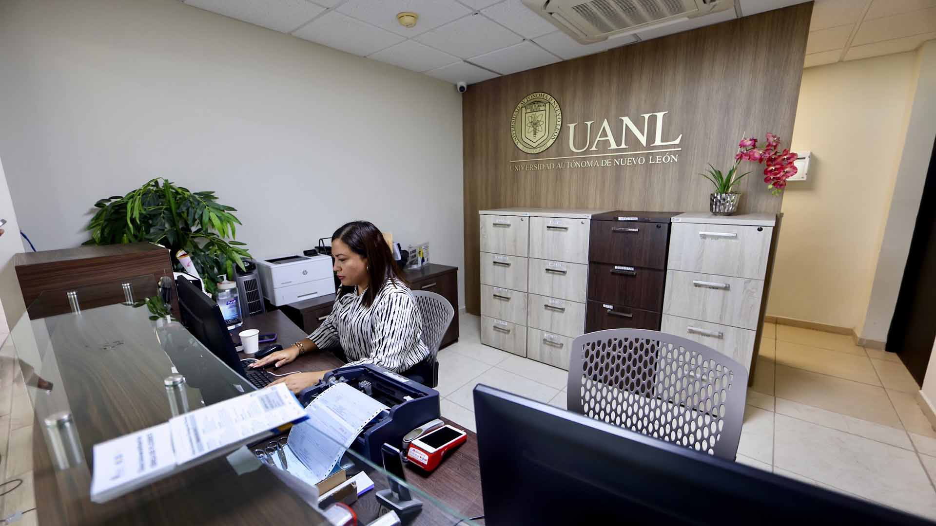 Encabeza Rector reapertura de Clínica Universitaria en Ciénega de Flores