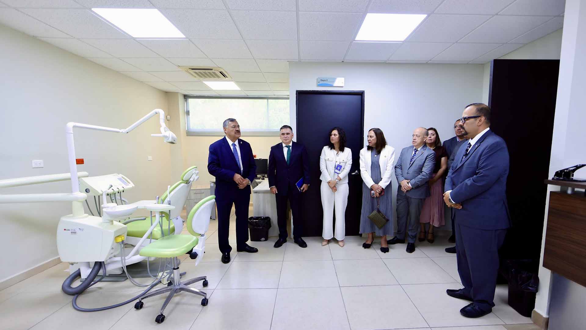 Encabeza Rector reapertura de Clínica Universitaria en Ciénega de Flores