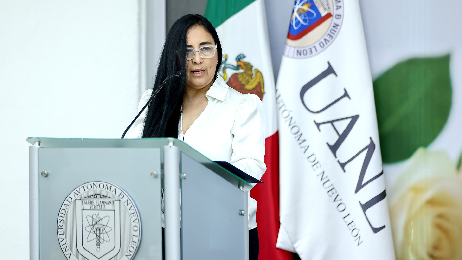 Celebran vocación de servicio en el Día de las Secretarias