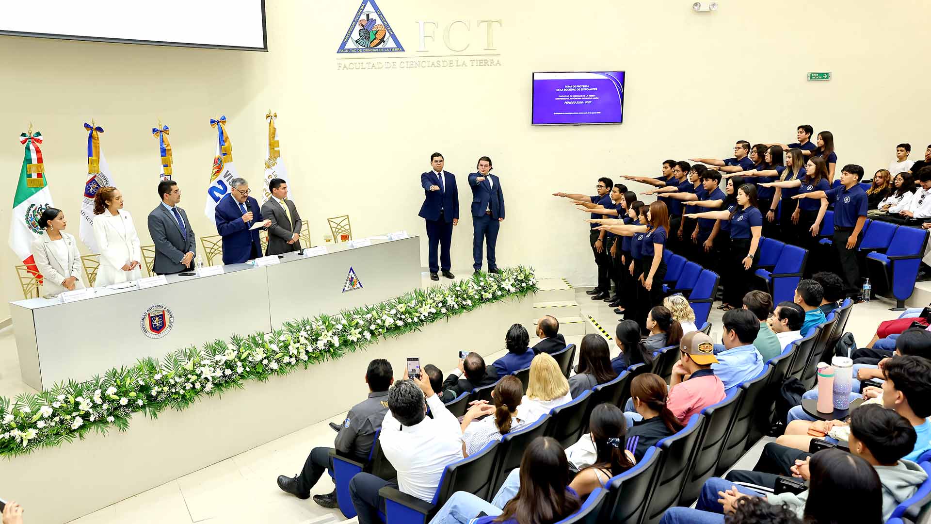 Nueva representación estudiantil rinde juramento en Ciencias de la Tierra