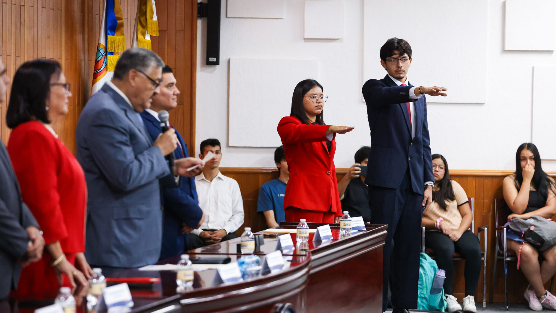 Toman protesta nuevos líderes estudiantiles en Ciencias Químicas