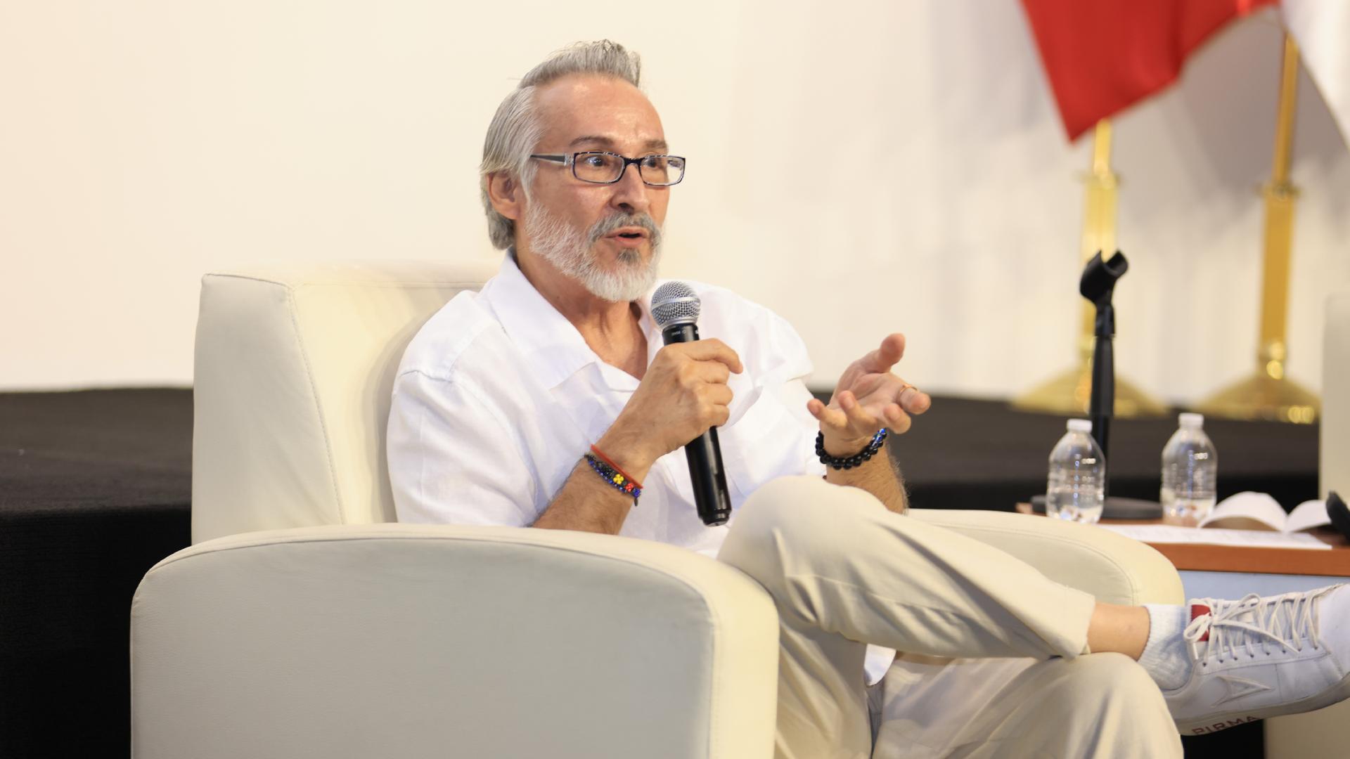 Tienden puentes entre generaciones del teatro regio