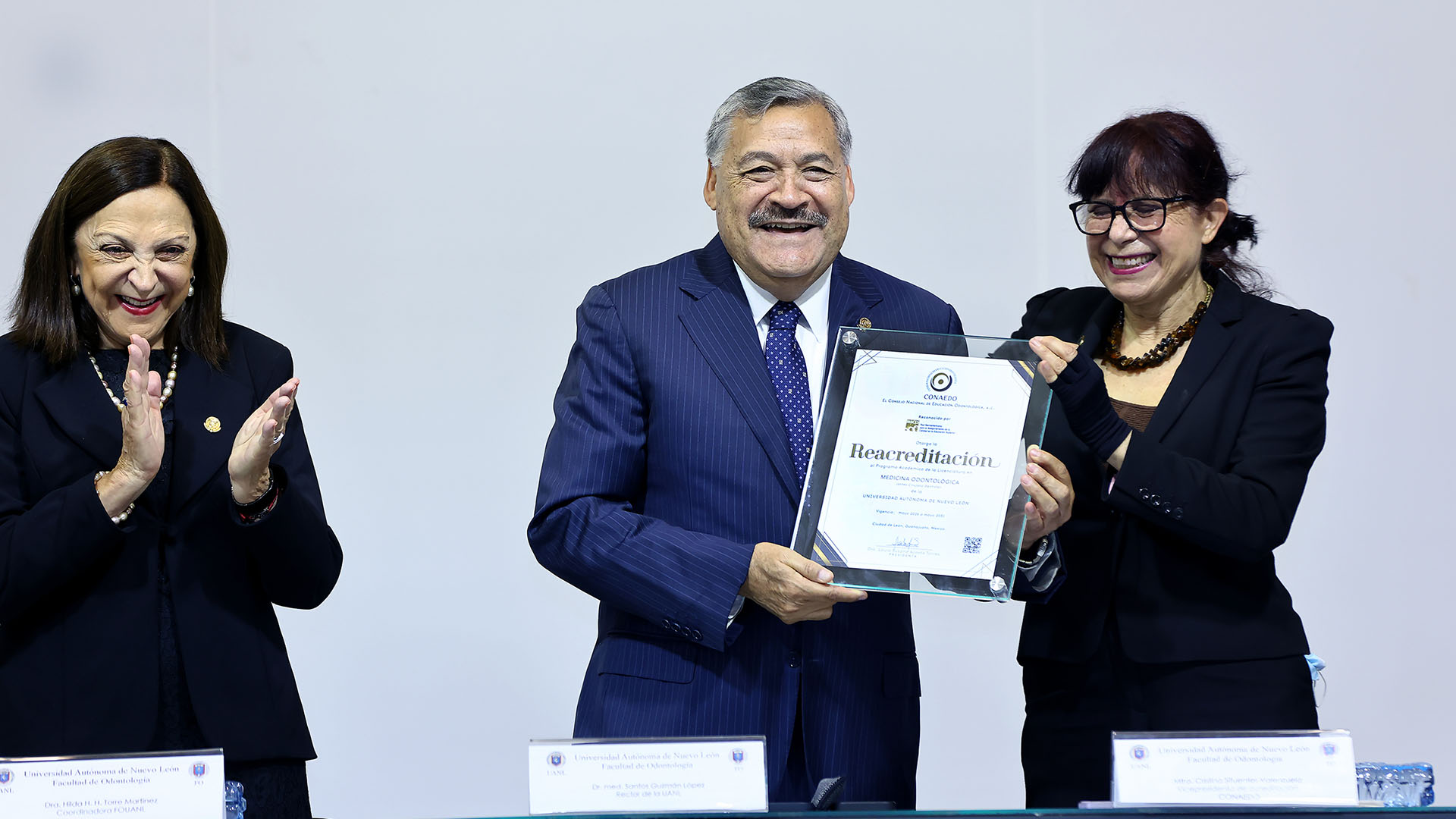 Facultad de Odontología recibe acreditación internacional por el CONAEDO