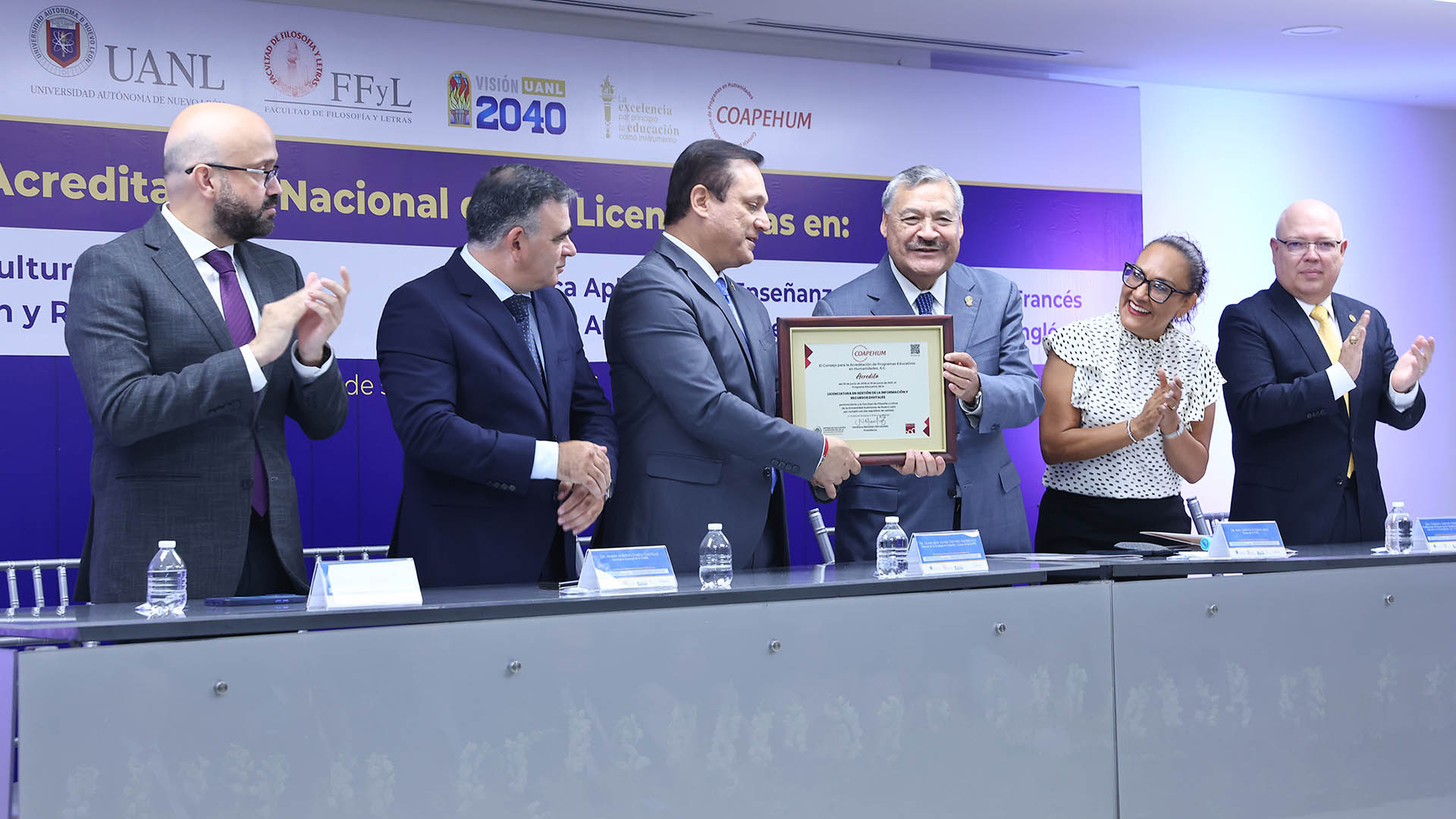 Reciben acreditación cuatro programas de licenciatura en la FFYL