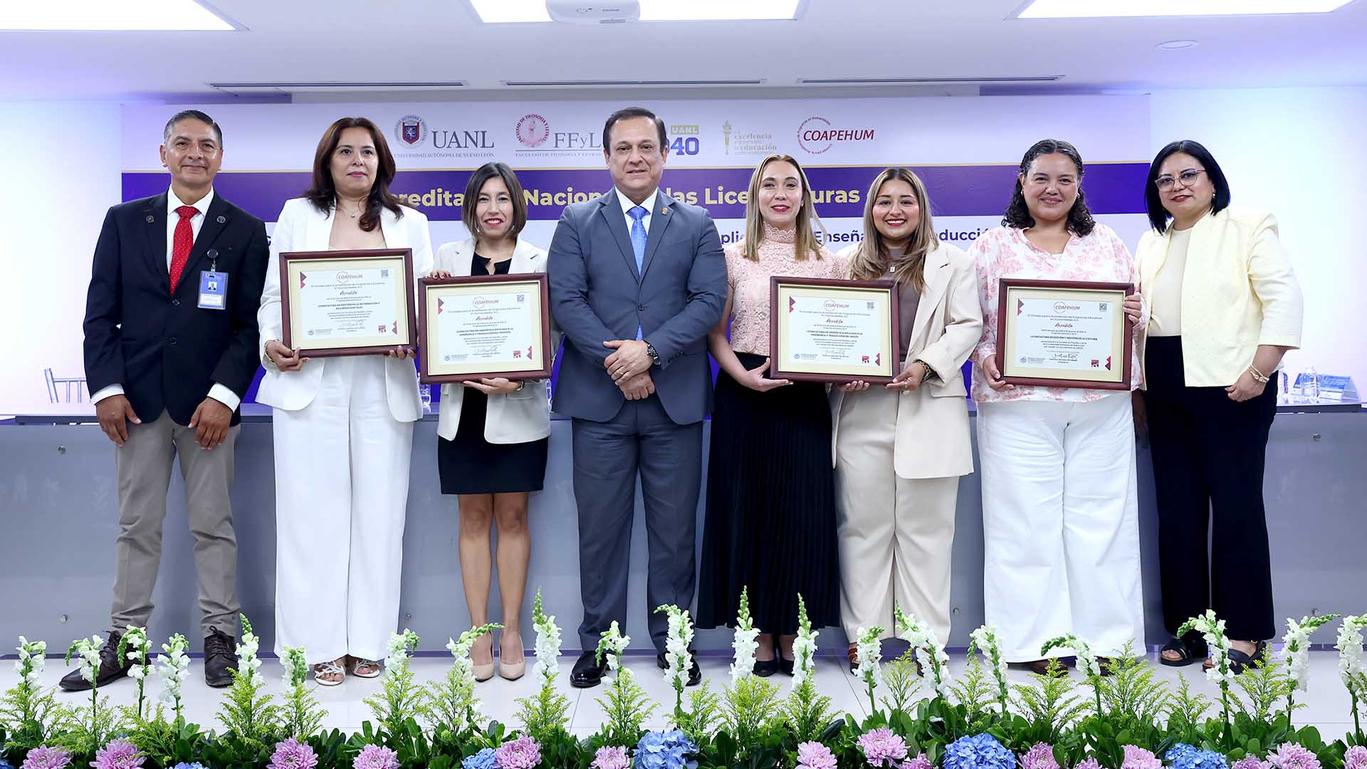 Reciben acreditación cuatro programas de licenciatura en la FFYL