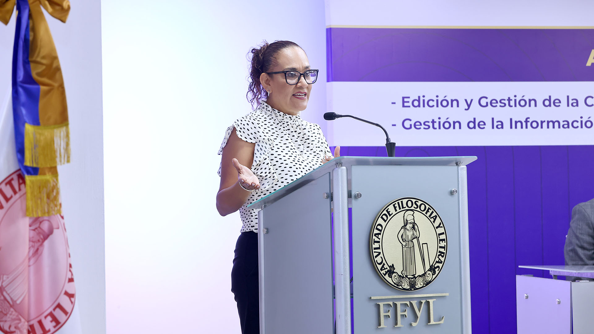 Reciben acreditación cuatro programas de licenciatura en la FFYL