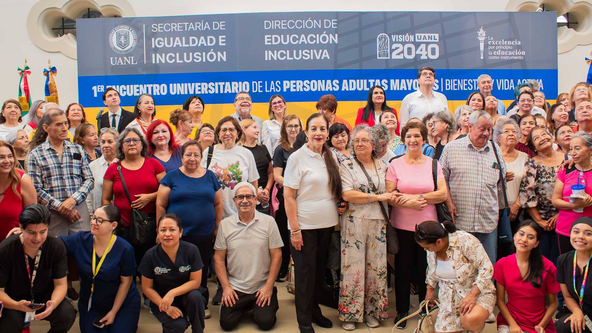 Reúne UANL a adultos mayores en encuentro universitario