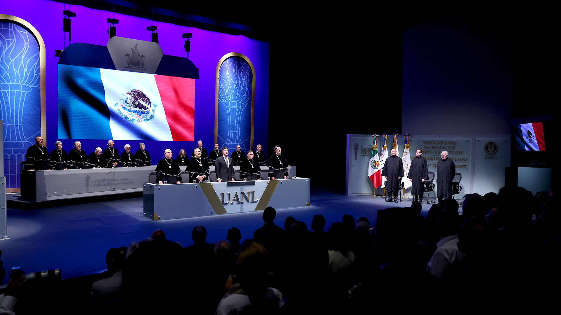 Reconoce Universidad aportaciones a la historia y la salud con doctorados honoris causa
