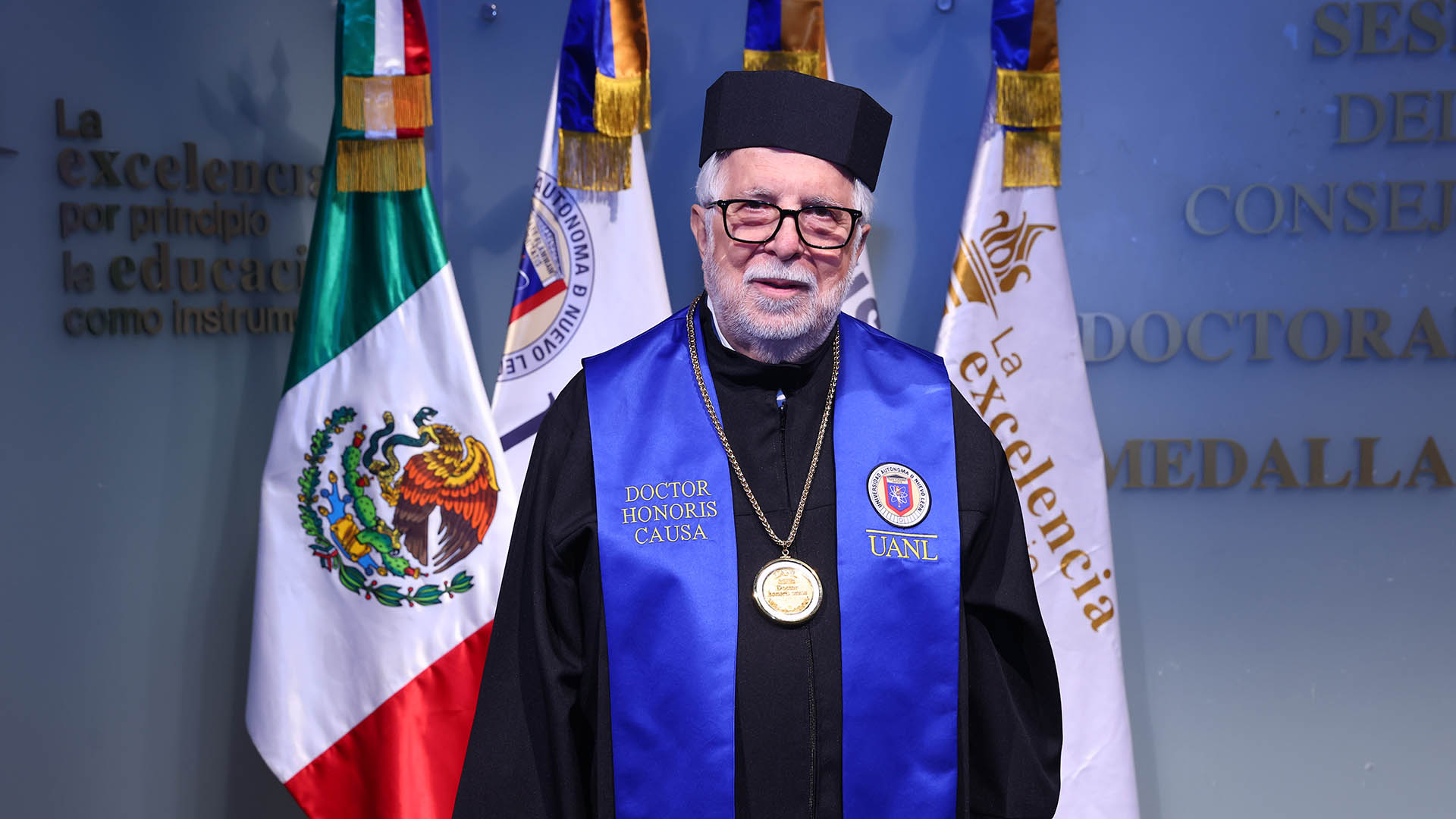 Reconoce Universidad aportaciones a la historia y la salud con doctorados honoris causa