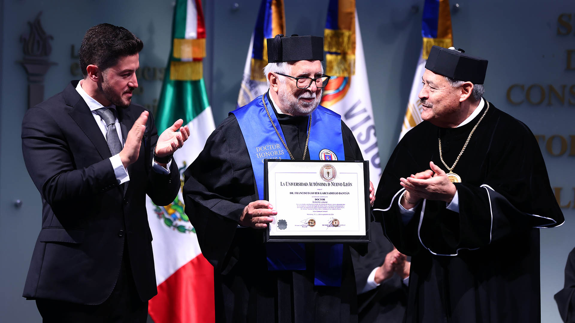 Reconoce Universidad aportaciones a la historia y la salud con doctorados honoris causa