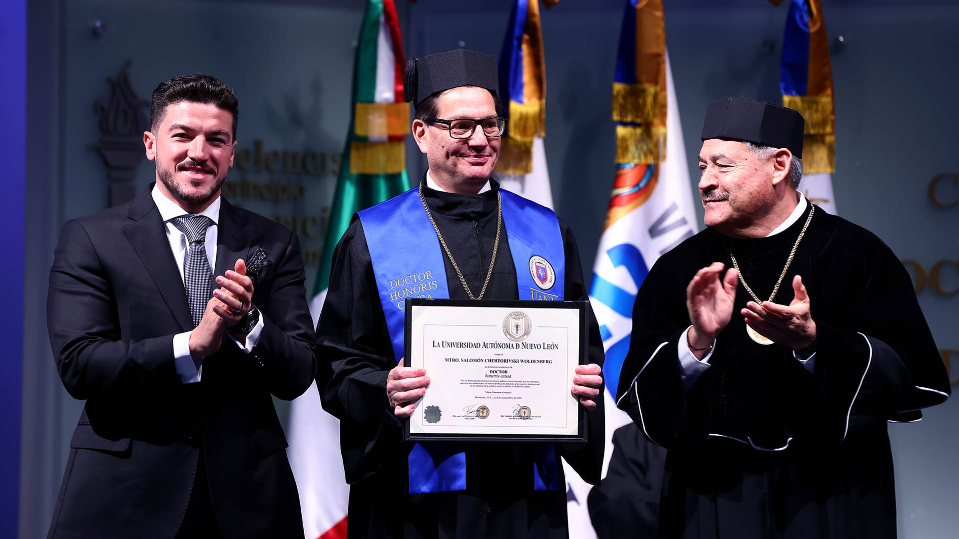 Reconoce Universidad aportaciones a la historia y la salud con doctorados honoris causa