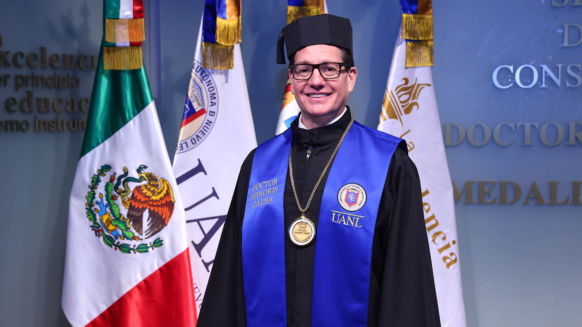 Reconoce Universidad aportaciones a la historia y la salud con doctorados honoris causa