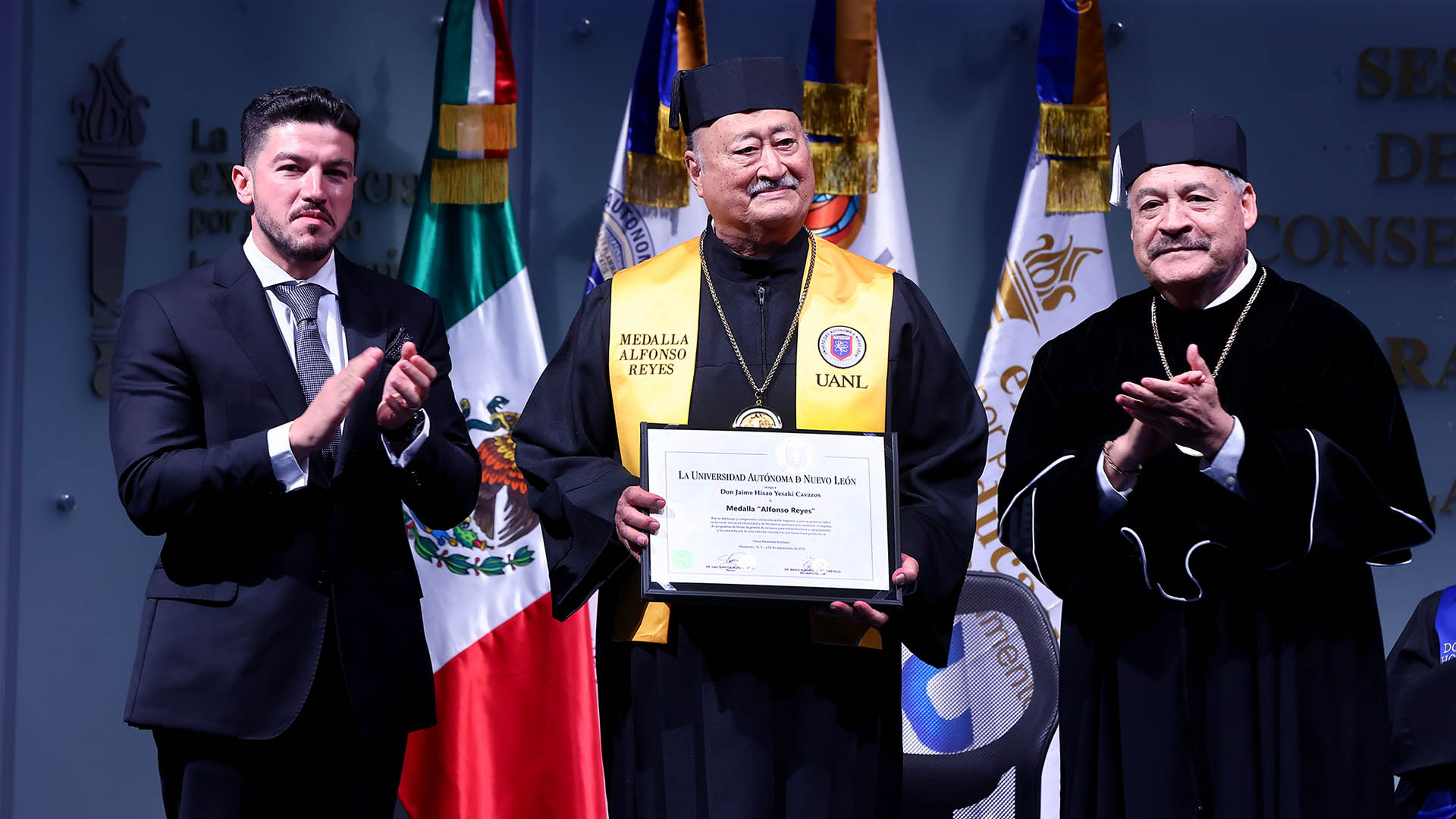 Recibe presidente de Fundación UANL la medalla Alfonso Reyes