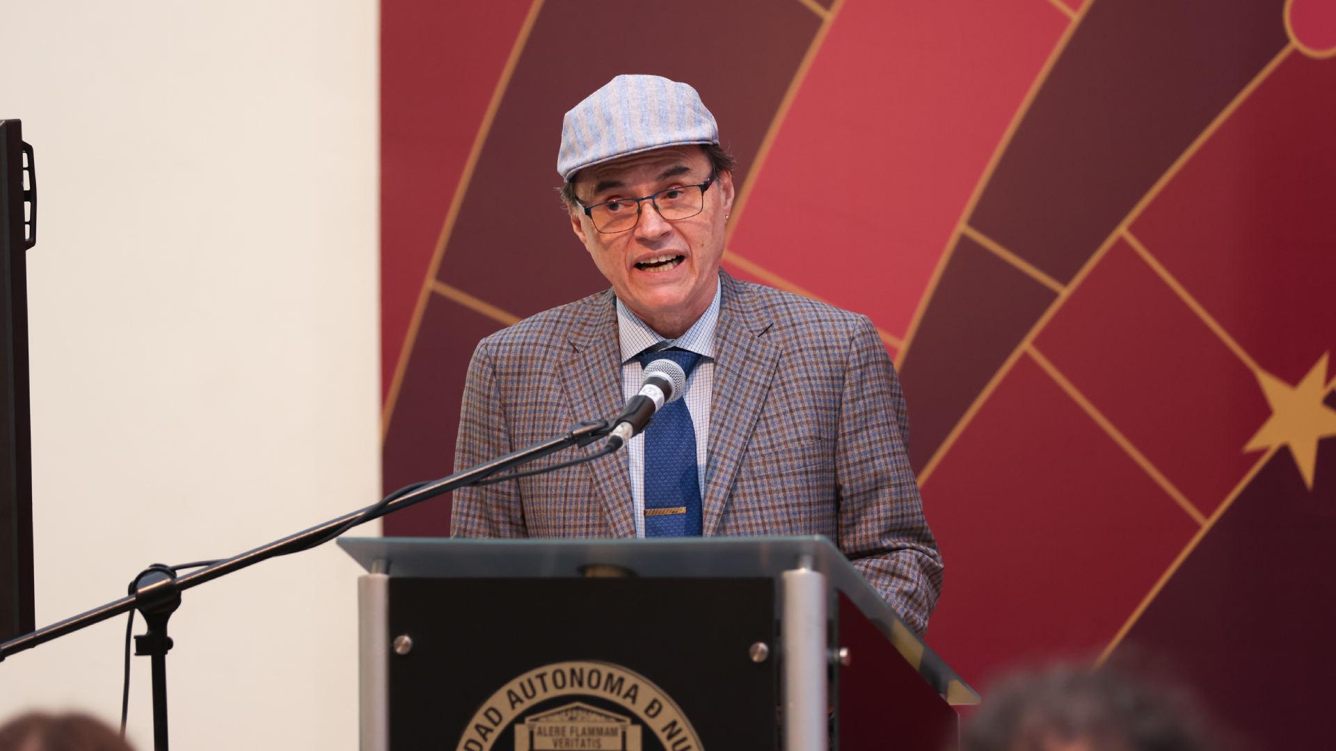 Premia UANL una poesía sobre las fronteras del lenguaje