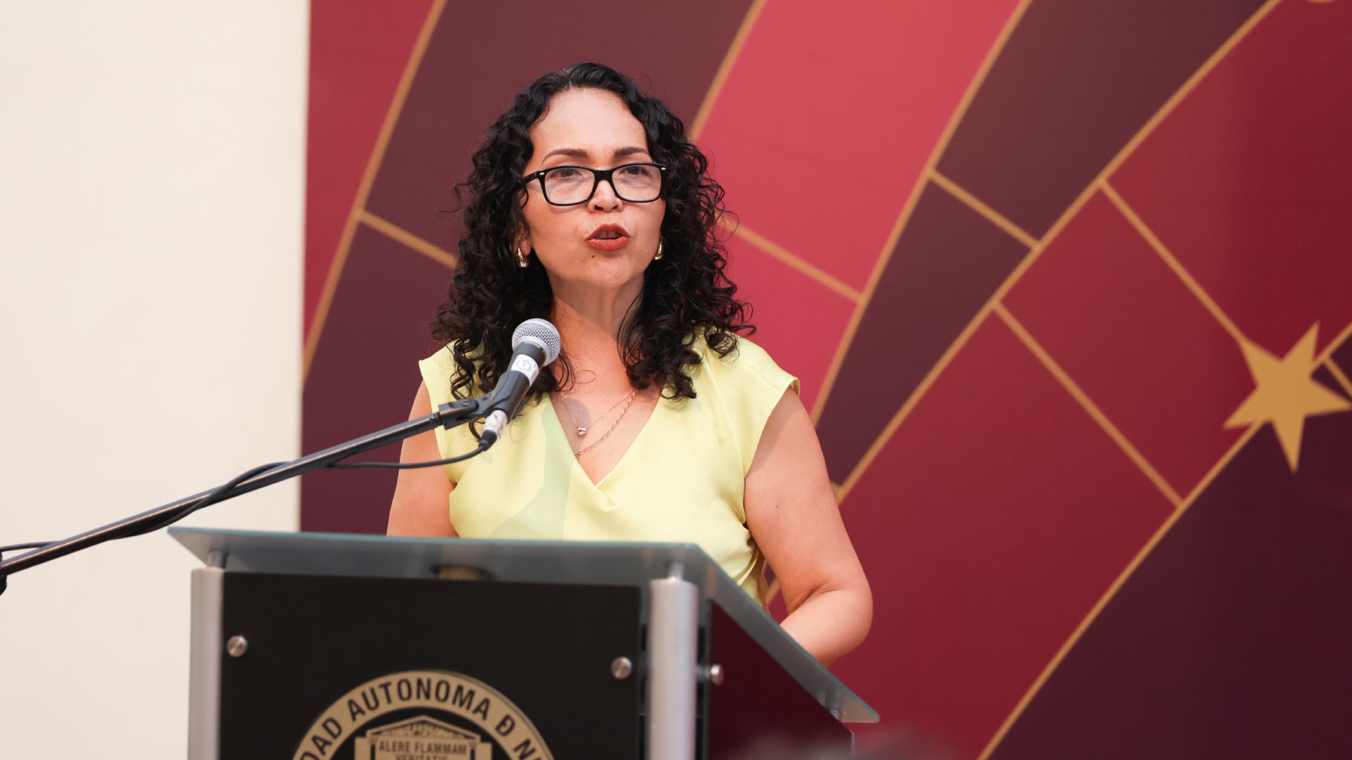 Premia UANL una poesía sobre las fronteras del lenguaje