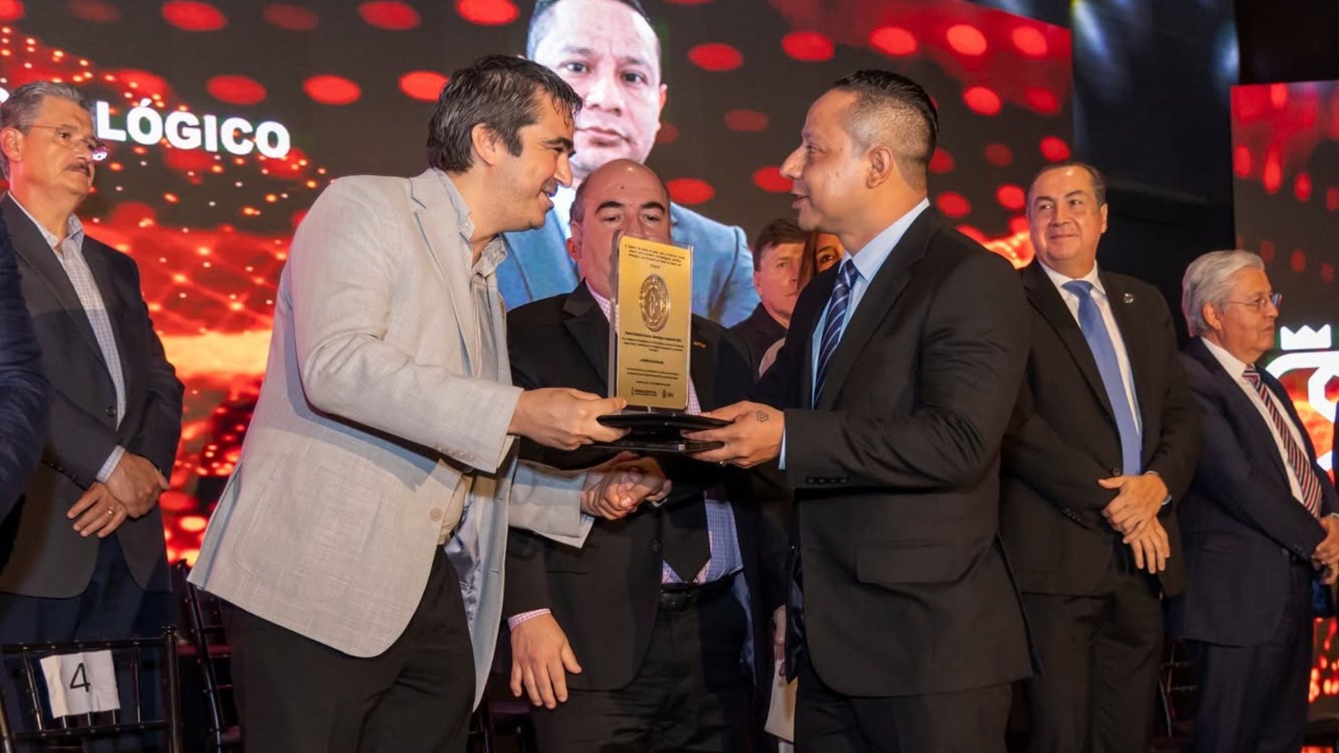 Distingue Nuevo León trayectoria de tres investigadores de UANL