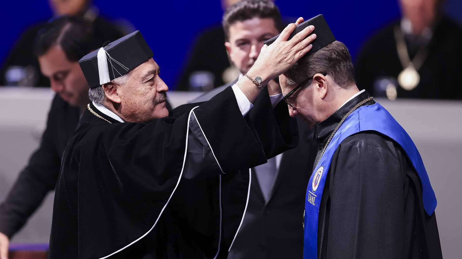 Reconoce Universidad aportaciones a la historia y la salud con doctorados honoris causa