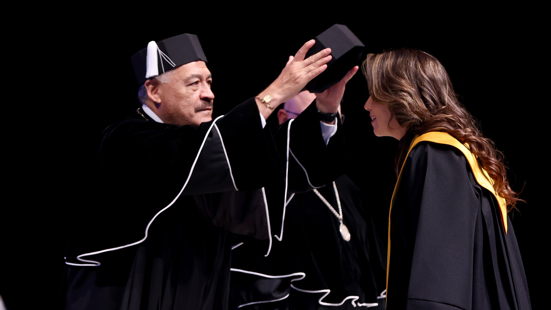 UANL reconoce la formación de 250 nuevos doctores