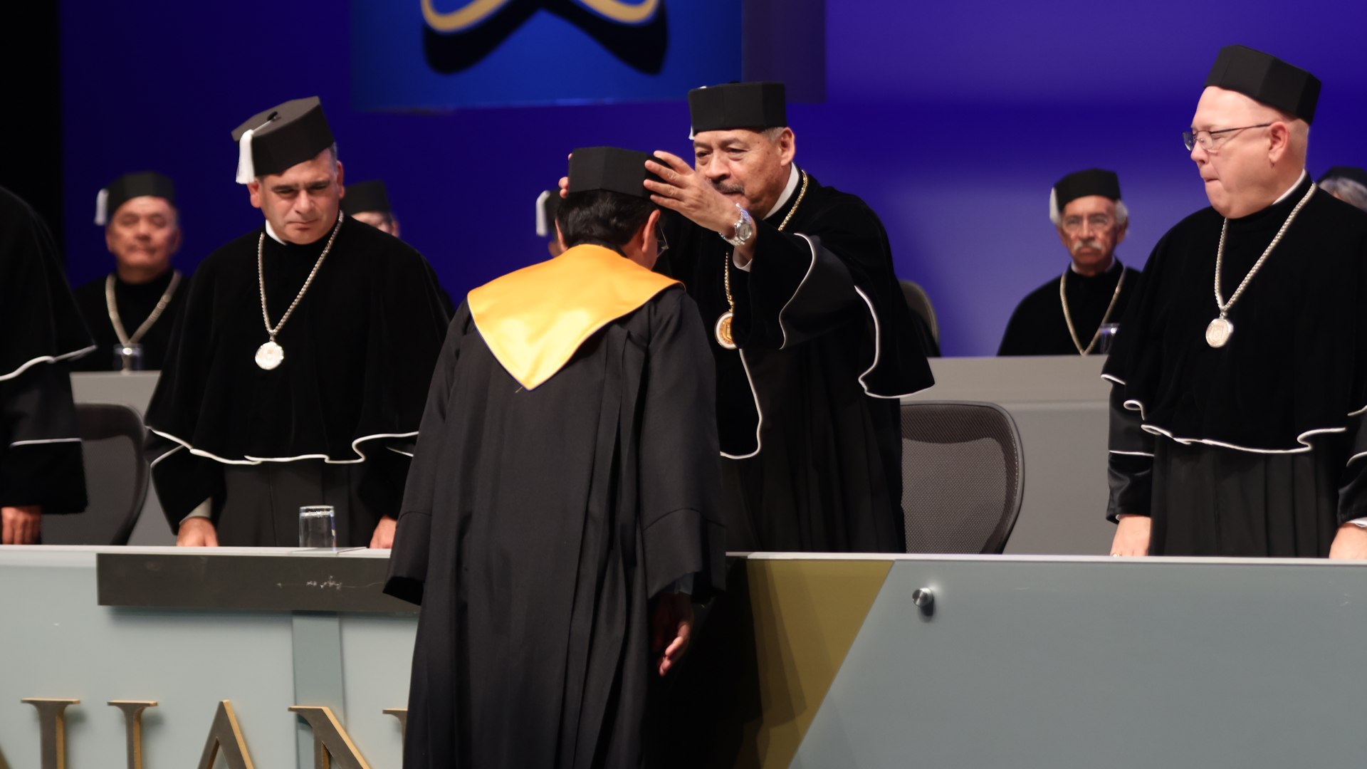 Reconoce Universidad trayectoria docente con nombramientos de profesor emérito
