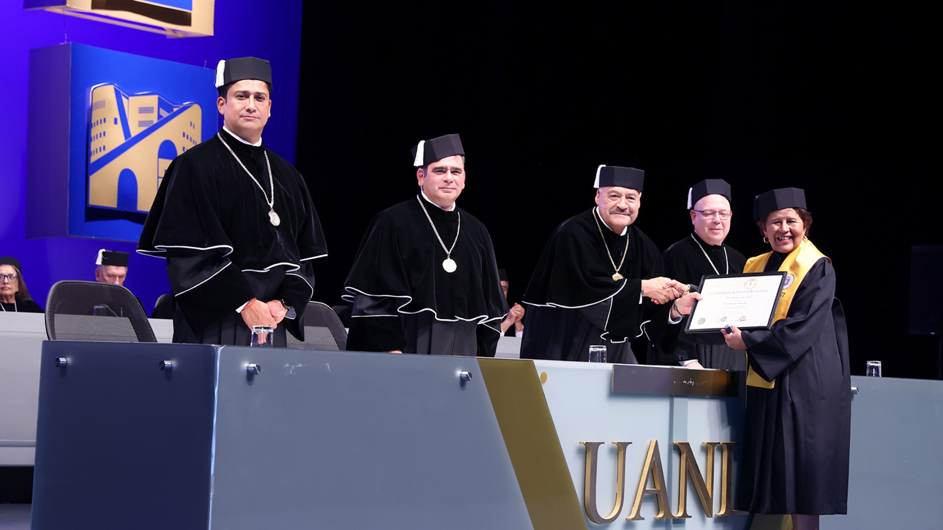 Reconoce Universidad trayectoria docente con nombramientos de profesor emérito