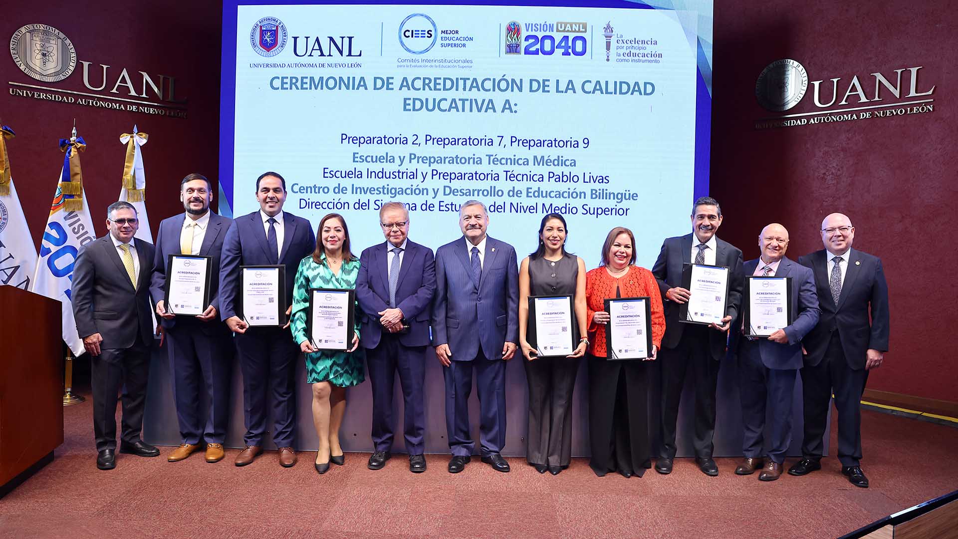Avanza UANL en acreditación de calidad de sus preparatorias